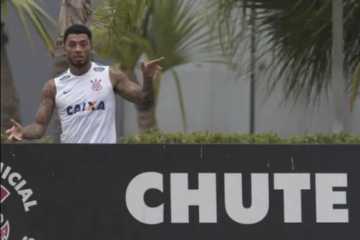 'Calma, eu tô aqui': Kazim mostra técnica e tira onda com corintianos