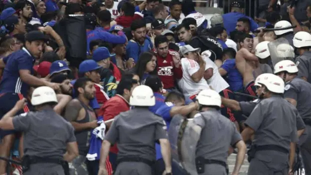 Polícia liberta dois chilenos e indicia 24 por tumulto na Arena Corinthians