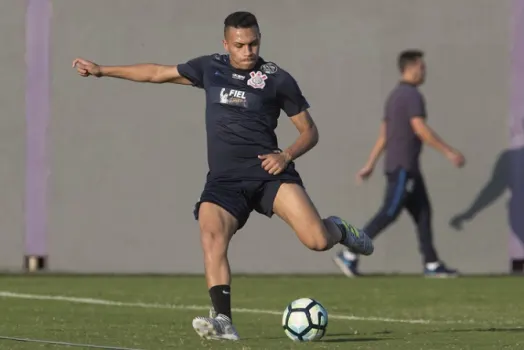 Chegada de Clayson faz jovem perder espaço até entre reservas do Timão