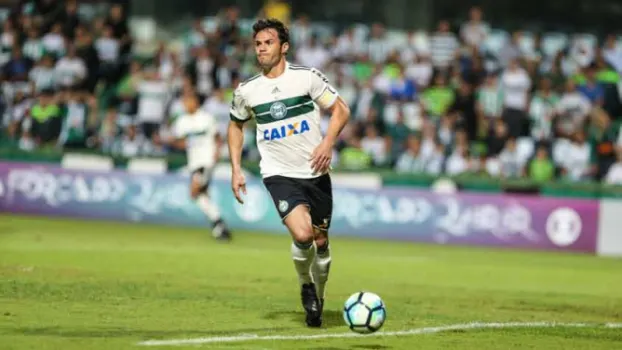 Coritiba vence, mantém tabu de 20 anos e aumenta pressão no Palmeiras