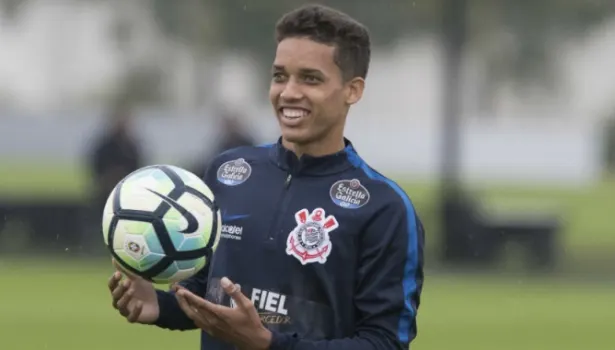 Pedrinho ouve previsão e explica fase no Corinthians: humildade e desafios