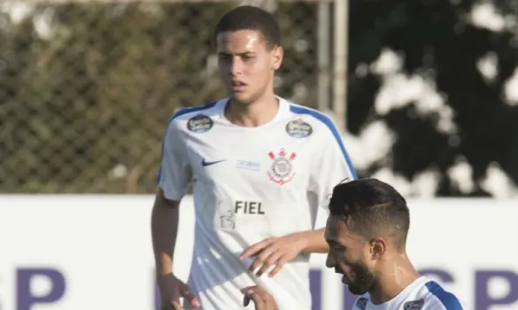 Olho neles! Base 'invade' treino após classificação do Corinthians. Conheça