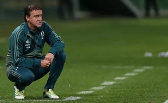 Palmeiras vê pressão crescer antes de clássico, mas avisa que Cuca não sai