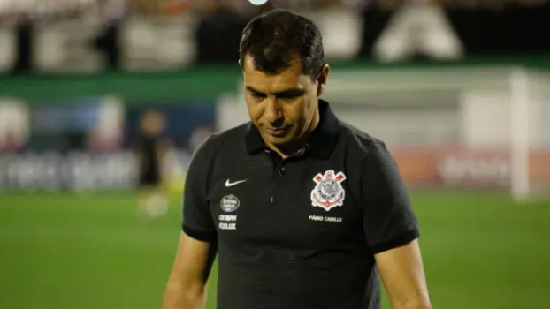 Torcida grita 'é campeão', mas Carille freia empolgação no Corinthians