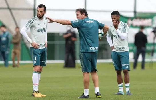 Michel larga na frente de Egídio, e Cuca fará testes em jogo-treino