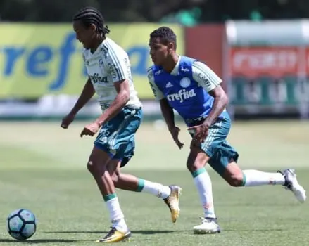 Cuca testa variações em treinamento fechado contra sub-20 do Palmeiras