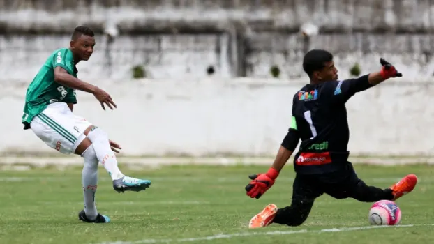 Promessa da base, destaque da Copinha é promovido no Palmeiras