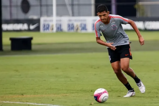 Reforço do Corinthians vai bem em treinos, mas ainda demora a estrear