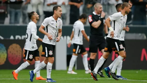 Corinthians supera dificuldades com frieza e poder de decisão de Rodriguinho