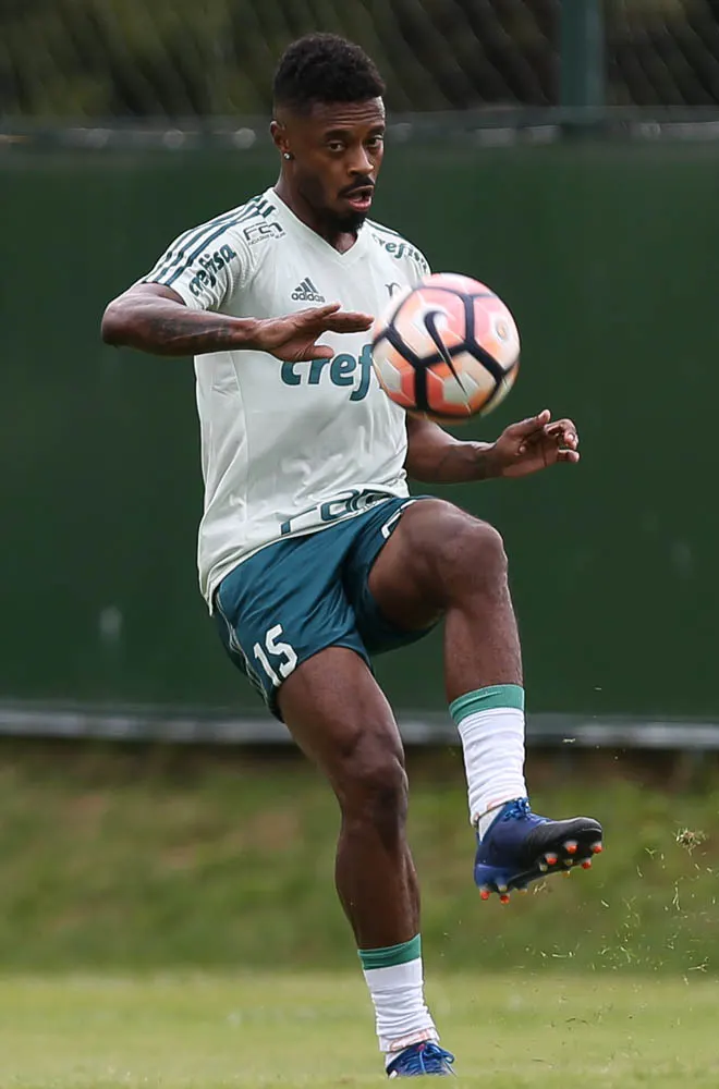 Palmeiras faz treino técnico e aprimora finalizações antes de clássico