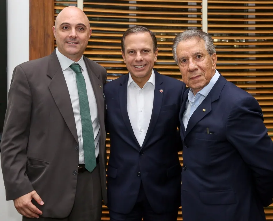 Presidente do Palmeiras se reúne com prefeito por homenagem a Adalberto Mendes