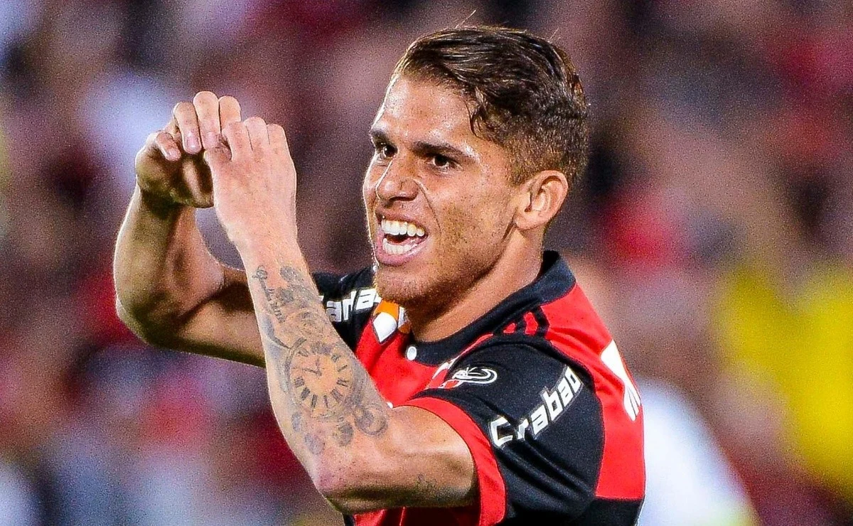 Flamengo bate o martelo sobre contratar zagueiro do Corinthians  