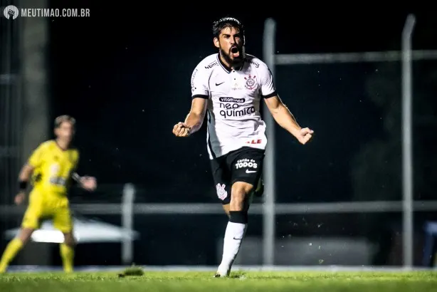 Bruno Méndez comemora boa fase pelo Corinthians: 