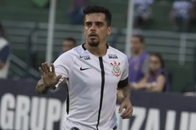 Fagner é líder em assistências no Corinthians na temporada