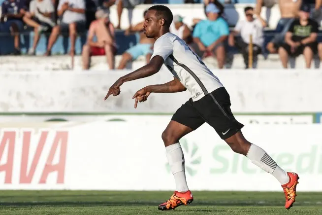 Lateral do Corinthians se despede do clube após cinco anos: 