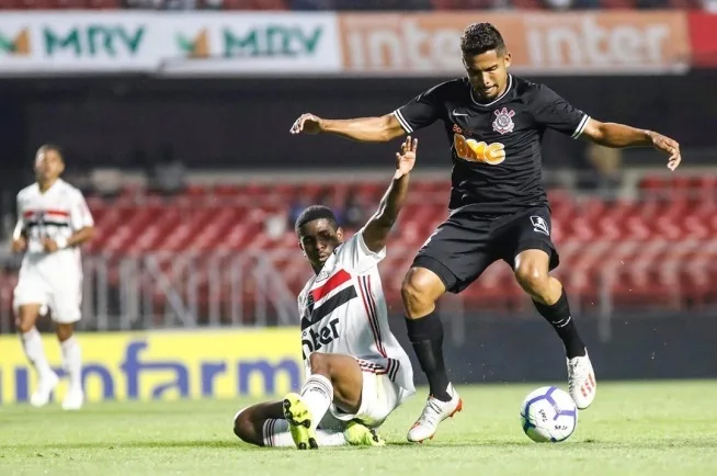 Emprestado ao Oeste, Rael aguarda definição de seu contrato com Corinthians