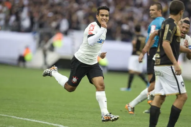 Por marcas na Arena Corinthians e redenção, Jadson revê adversário especial