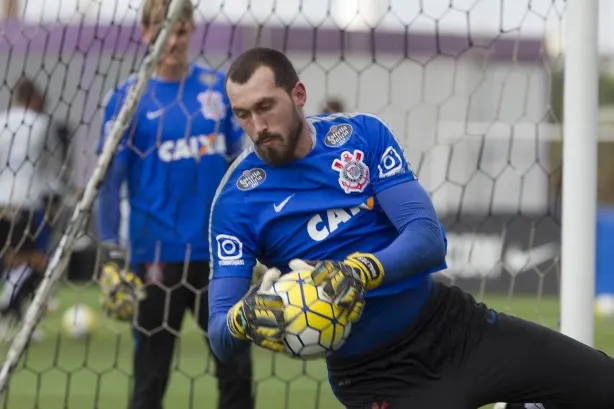 Negociação entre Corinthians e Flu por goleiro Walter avança; veja detalhes