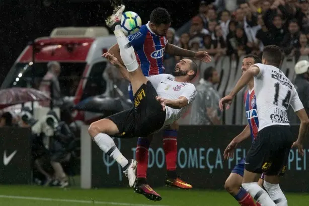 O Corinthians tem que olhar para cima, diz Jair afastar time da degola e mirar G6