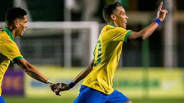 Após se destacar como meia-armador na seleção sub-23, Pedrinho volta ao Corinthians para jogar como ponta