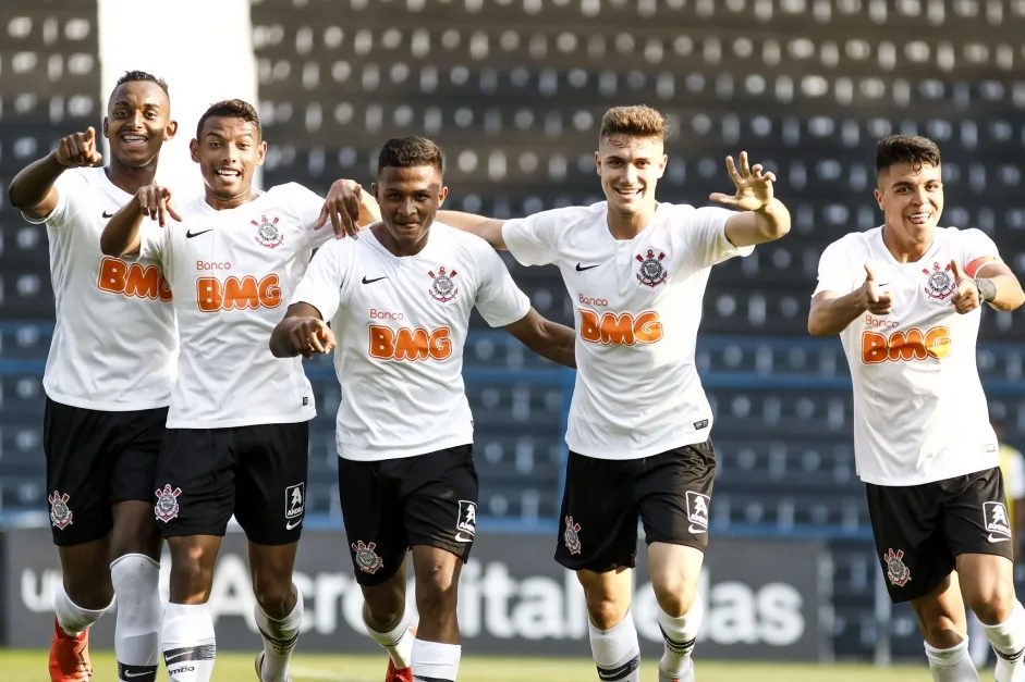 Dupla do Corinthians sub-20 manda mensagem de conscientização sobre o coronavírus pra Fiel