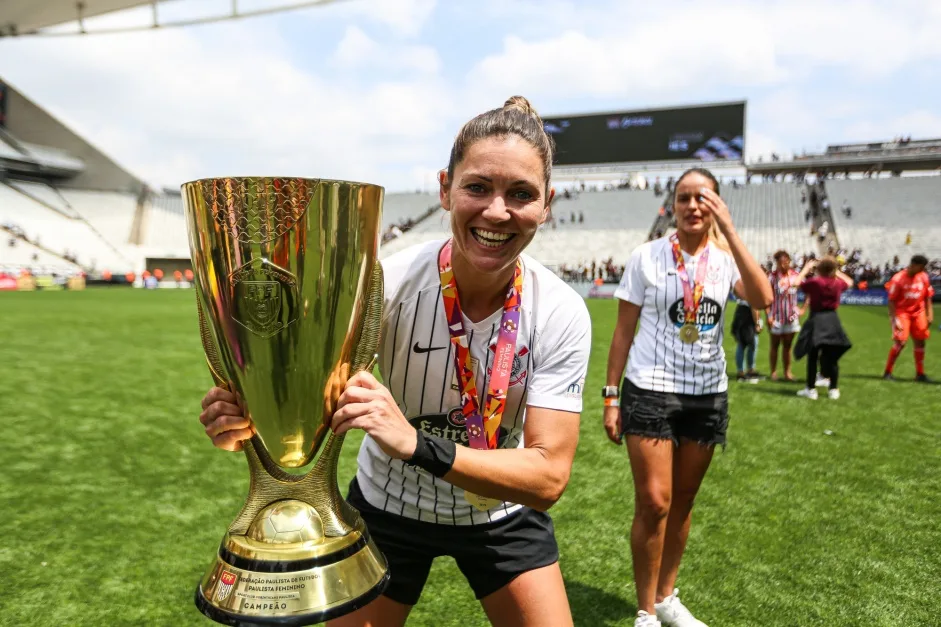 Corinthians anuncia a renovação de contrato da meia Gabi Zanotti para 2020