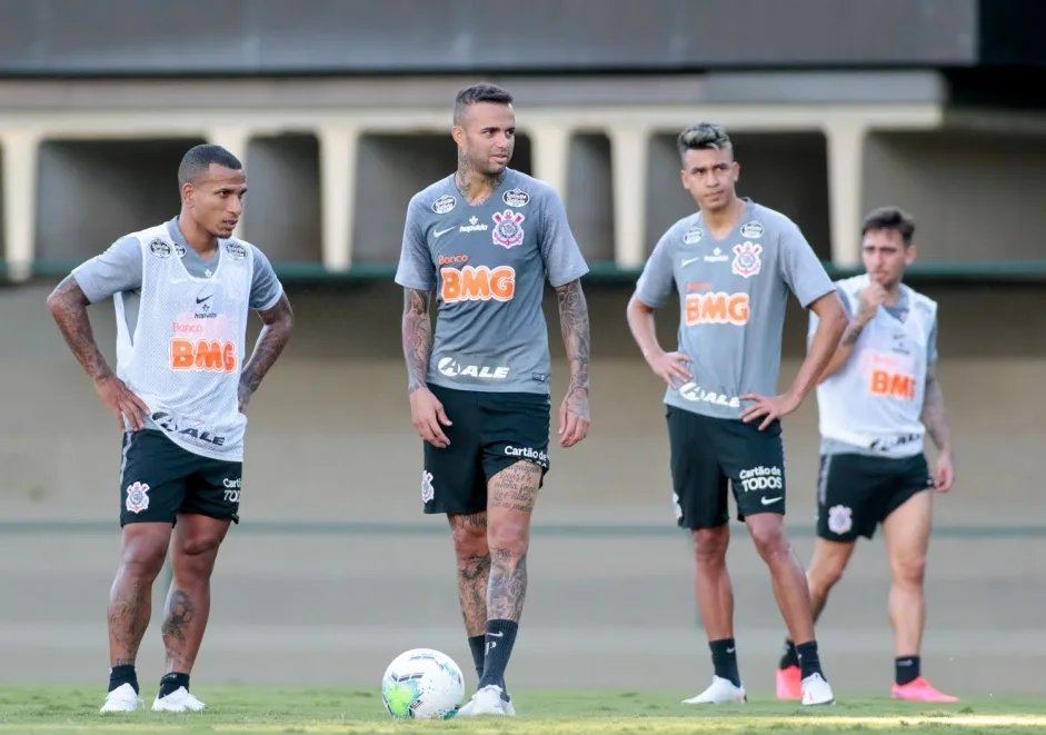 Corinthians tem nove pendurados e quatro desfalques para jogo importante contra o Grêmio