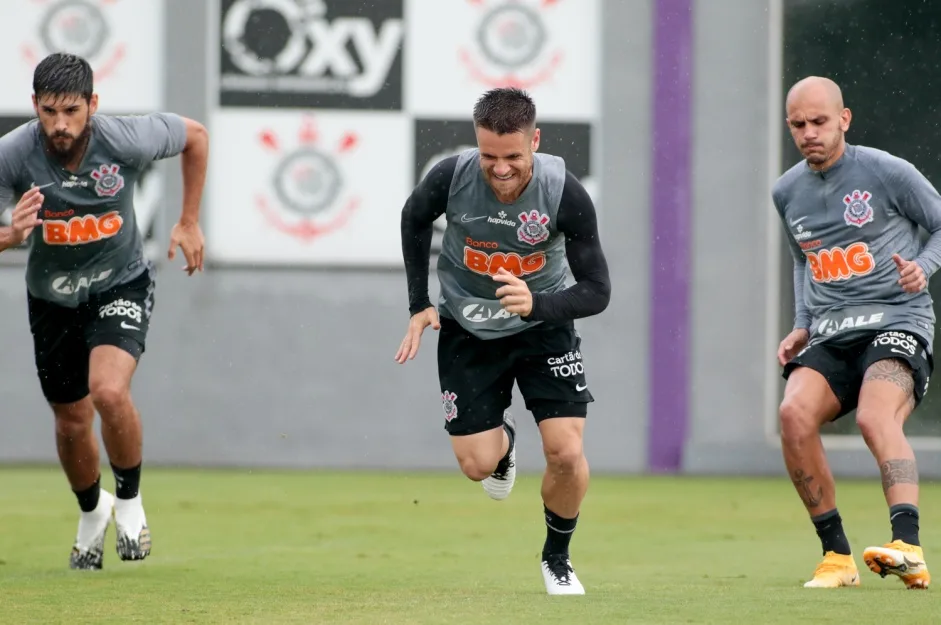 Corinthians faz treino intenso e aprimora parte tática antes de duelo contra Goiás; veja provável time