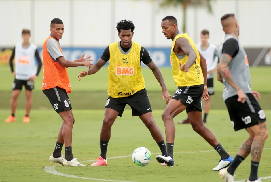 Corinthians segue preparação para o jogo contra o Athletico com treino tático; veja possível time