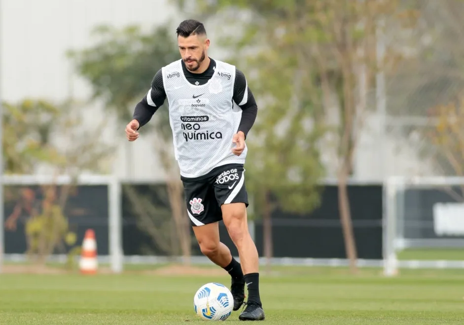 [COMENTE] Você escalaria o meia Giuliano como titular no clássico contra o Santos?