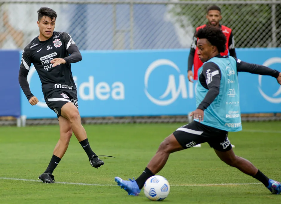 Com retorno de volante, Corinthians divulga relacionados para duelo contra o Athletico-PR