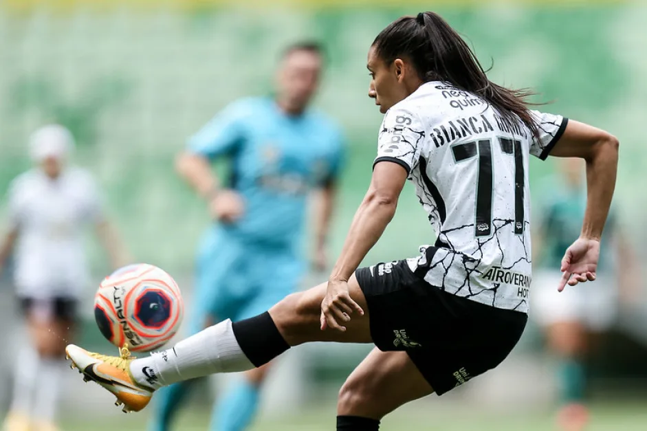 Corinthians anuncia a renovação dos contratos de Bianca Gomes e Tarciane