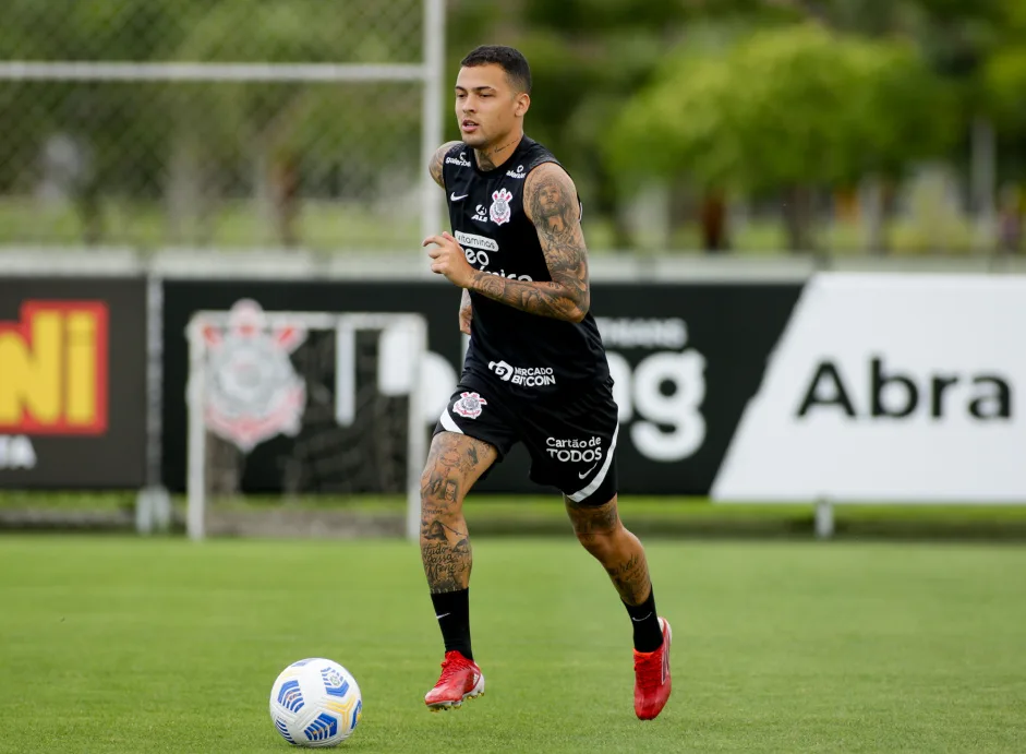 Volante se recupera de lesão antes de ser negociado pelo Corinthians 