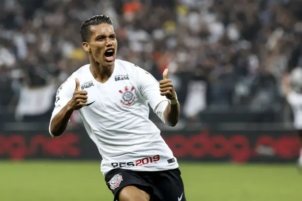 Pedrinho vira referência no Corinthians em busca de reação no Brasileirão