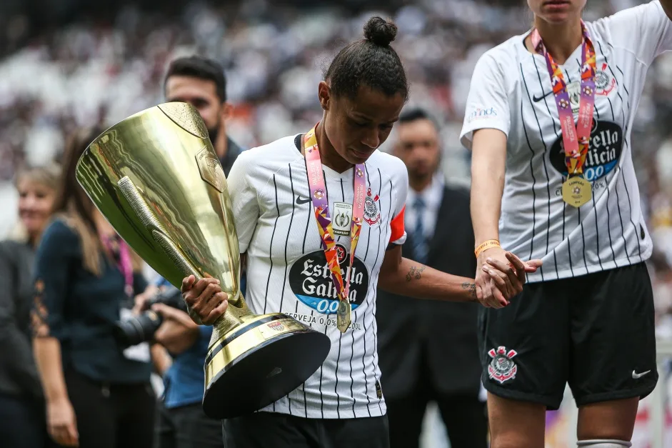 Futebol Feminino: Corinthians renova contrato de Grazi por mais uma temporada