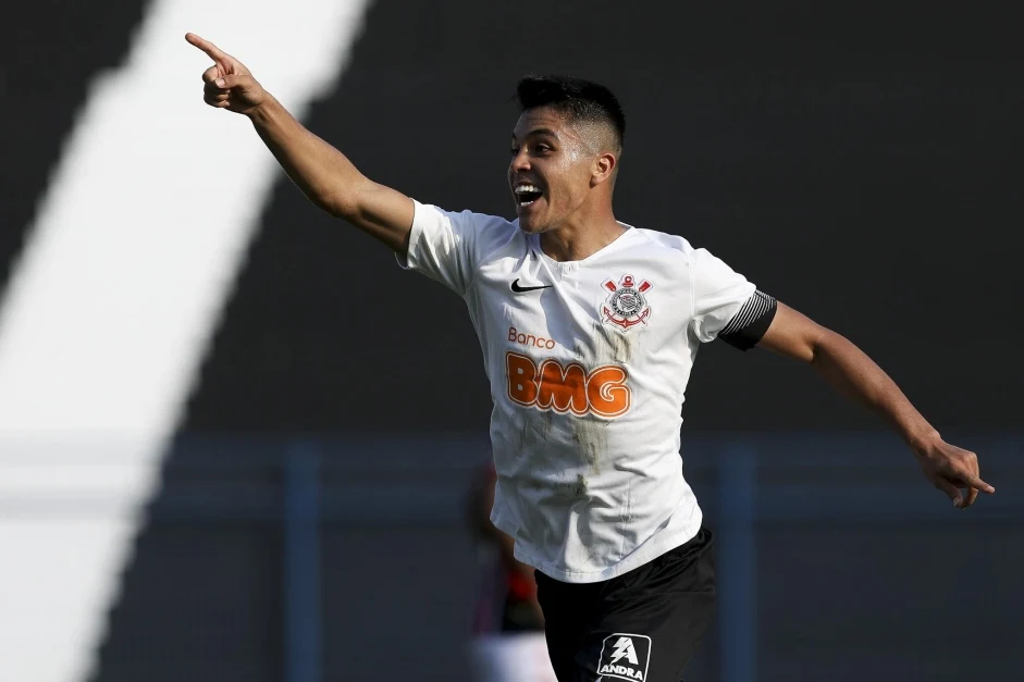 Corinthians acerta renovação com volante revelação da equipe sub-23