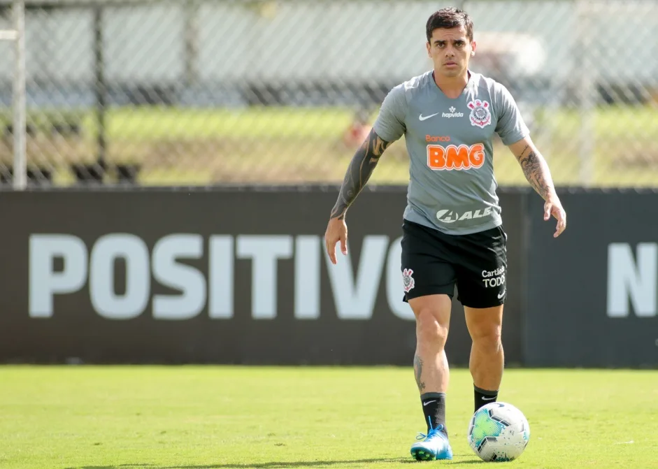 Corinthians confirma ausência de Fagner no último compromisso da temporada 