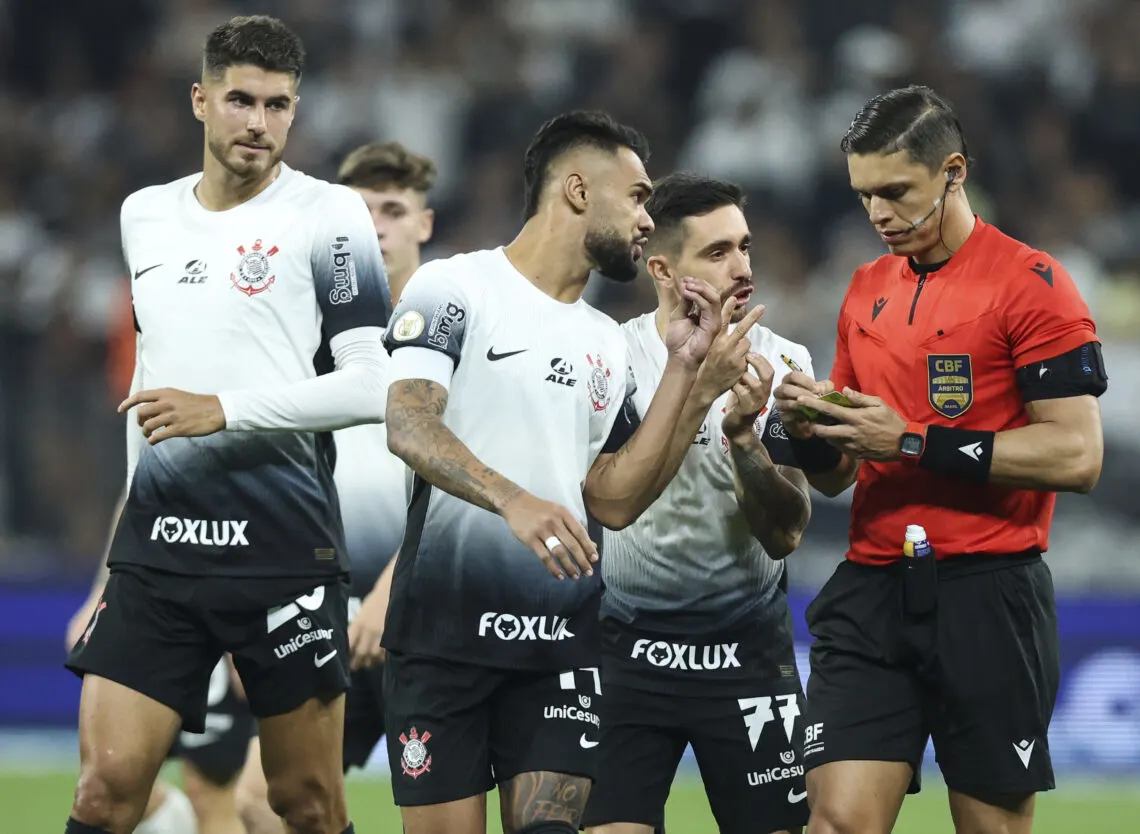 PODE SAIR! Corinthians pode perder peça essencial da equipe para o mundo árabe