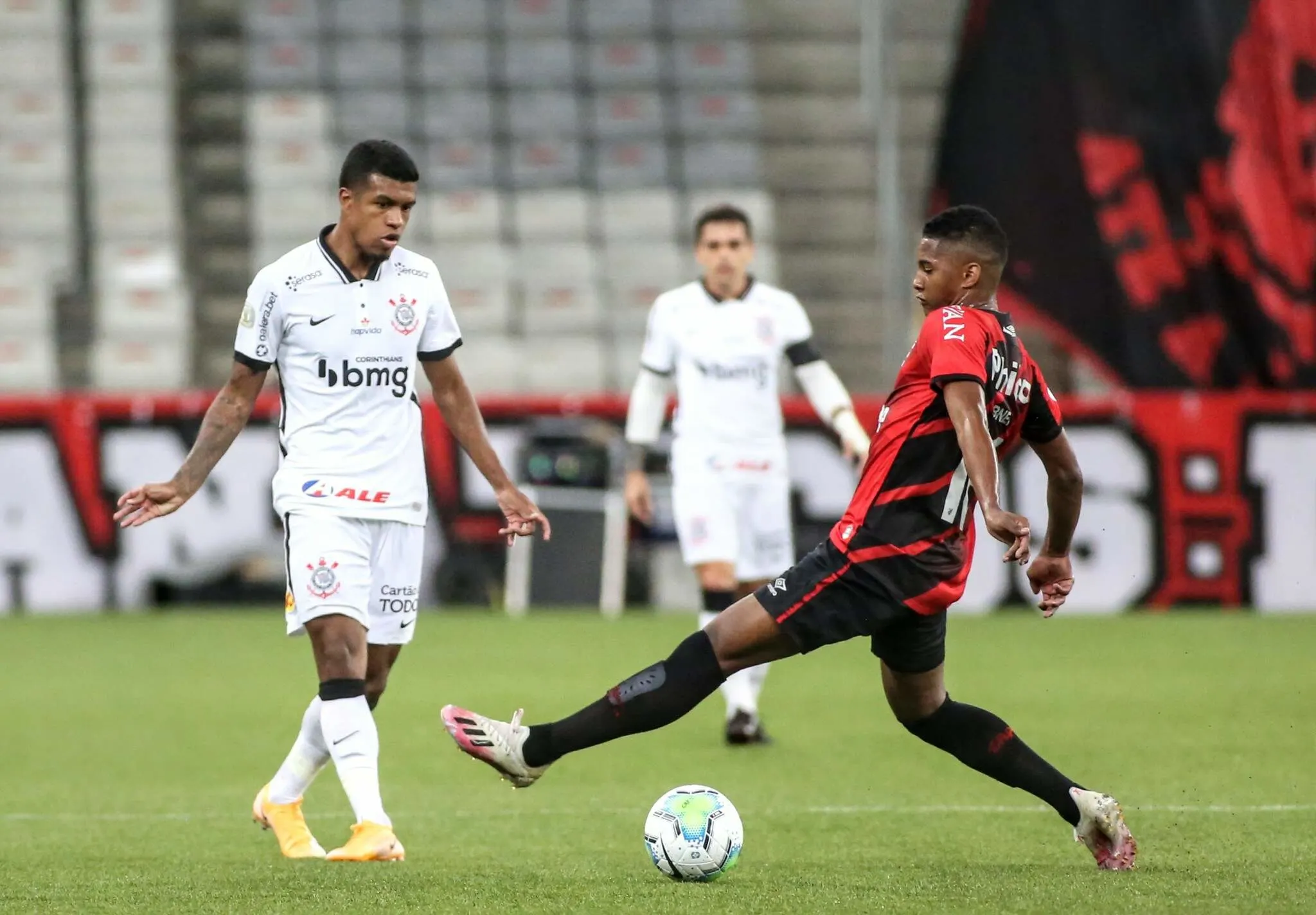 Contra o Athletico na Arena da Baixada, Corinthians busca manter fama de visitante 