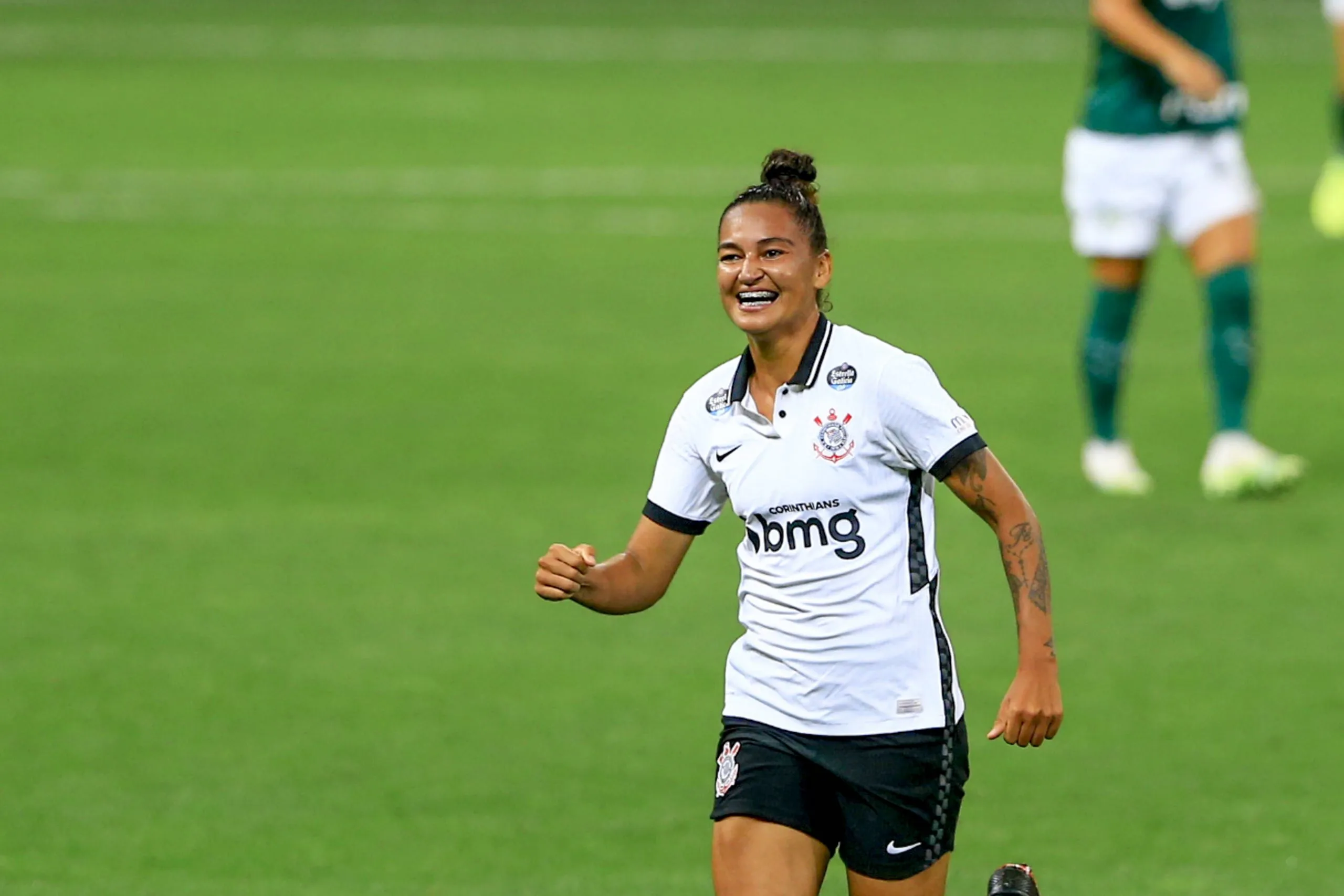 Corinthians anuncia saída de dupla do elenco feminino