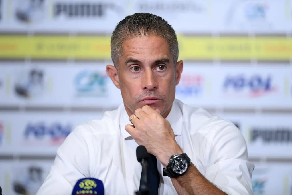 Corinthians acerta com Sylvinho até 2022 e espera superar burocracia para anunciar o técnico