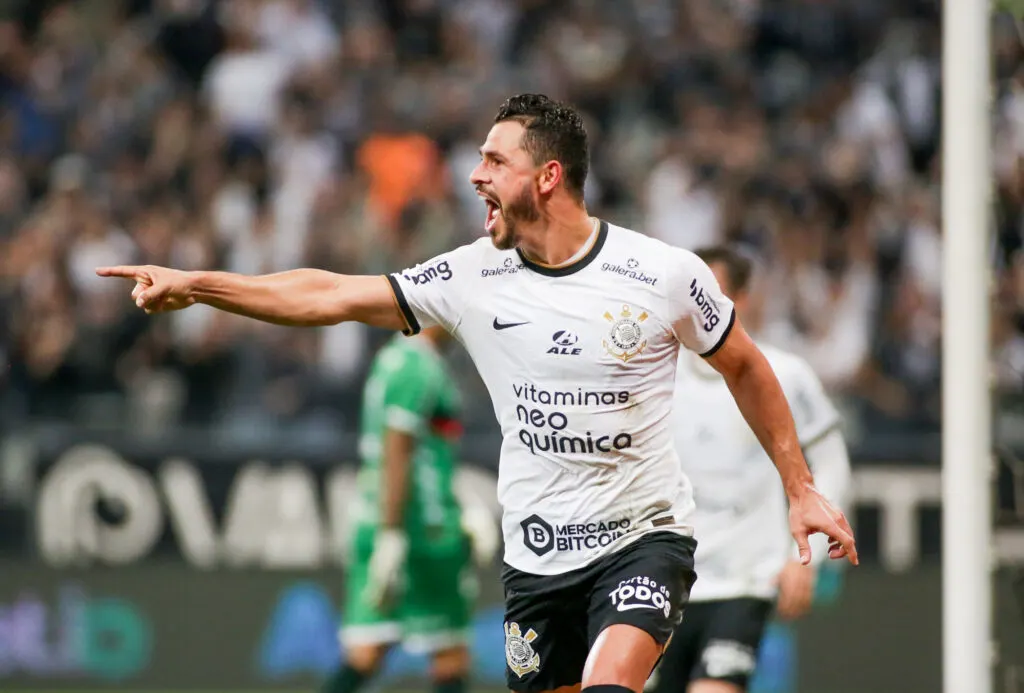 Giuliano chega a 70 jogos pelo Corinthians como líder em assistências na temporada