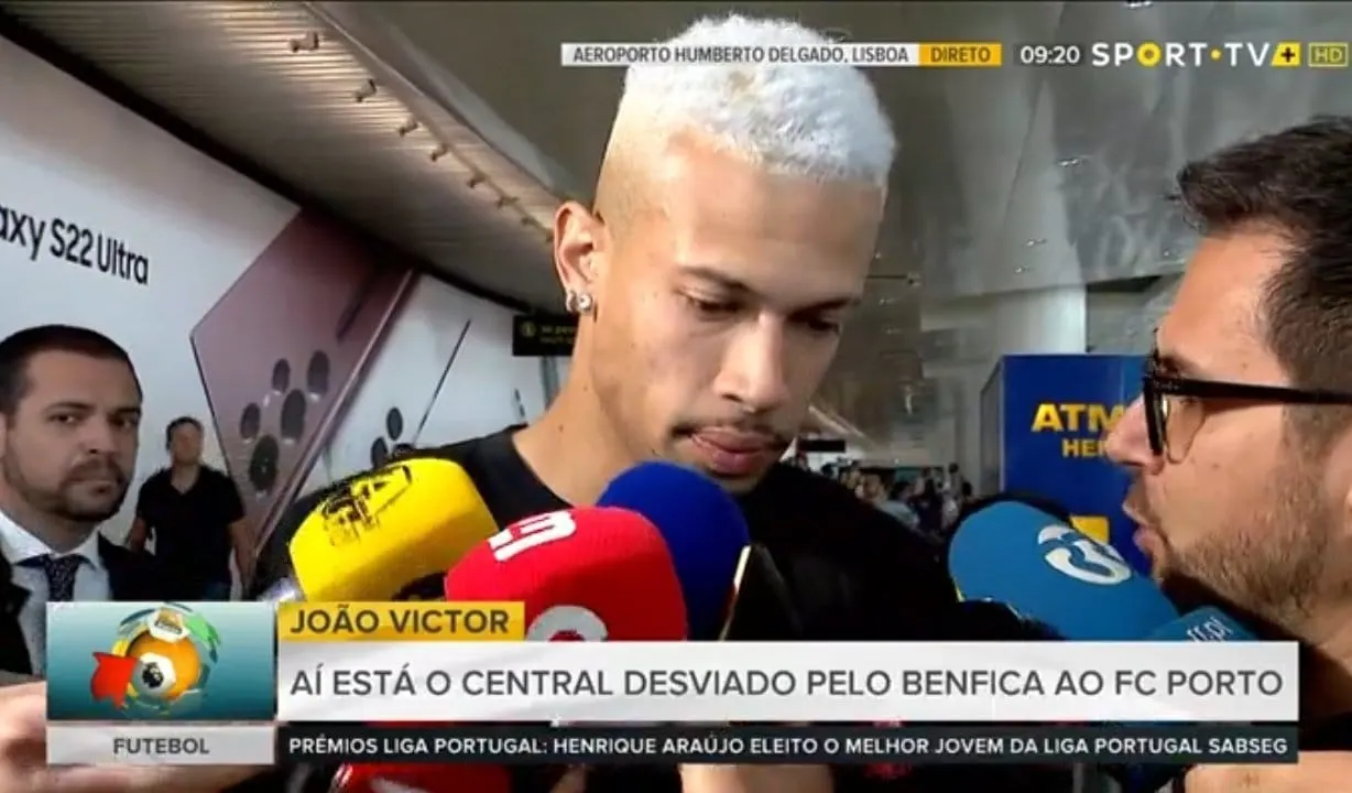 Veja as primeiras palavras de João Victor com a camisa do Benfica