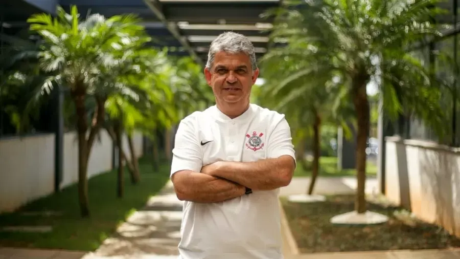 Gerente explica atraso do Corinthians a pagamentos de auxílio de jogadores da base: é natural