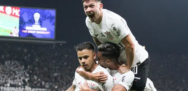 Trio de atacantes comanda goleada do Corinthians em vitória decisiva.