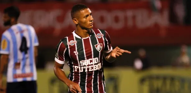 Na busca por um '9', Palmeiras mostra interesse em Richarlison, do Flu 6