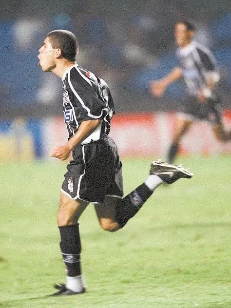 Polêmica e gol no fim: como foi a última semifinal com Santos e Corinthians