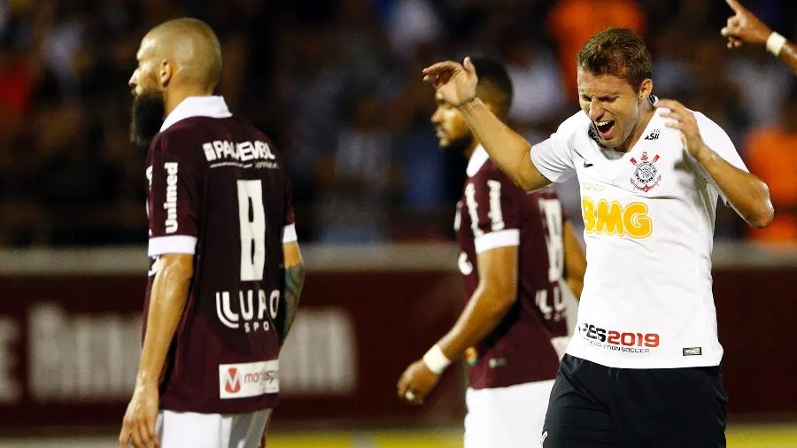 Corinthians já sabe o que fazer caso Henrique deixe o clube agora