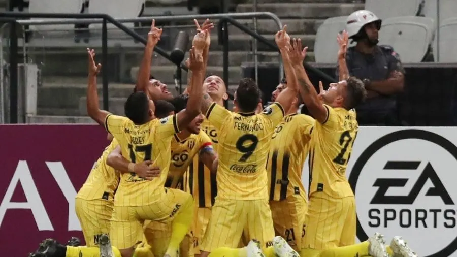 Algoz corintiano fez o 1º gol de falta da carreira e celebra reconhecimento