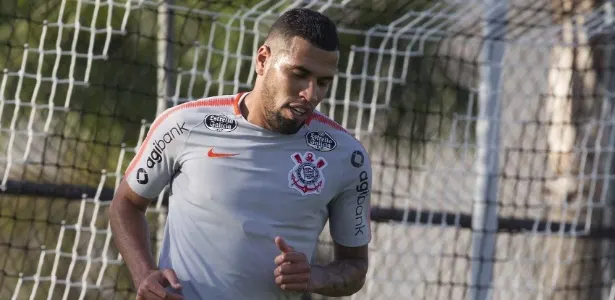 Jonathas deve ficar fora de série decisiva após promessas